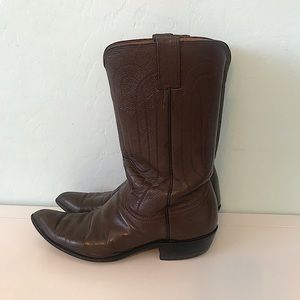 Justin Men’s Chocolate Brown Leather Boots. Style # 7815.  Size: 10